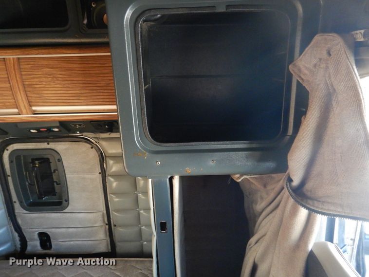 image for item GN9808 2000 Peterbilt 379EXHD semi truck