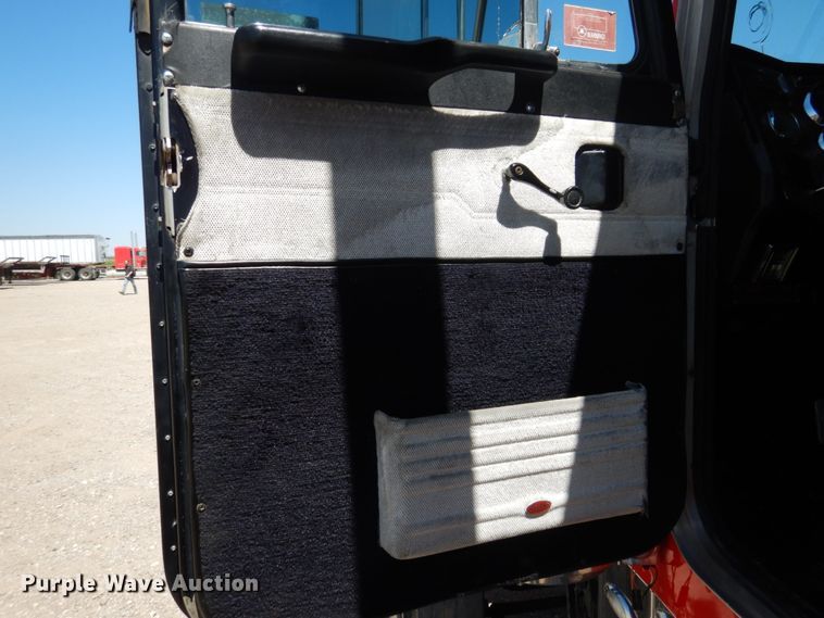 image for item GN9808 2000 Peterbilt 379EXHD semi truck