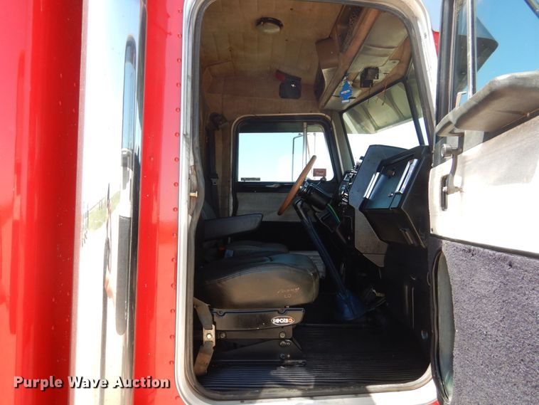 image for item GN9808 2000 Peterbilt 379EXHD semi truck