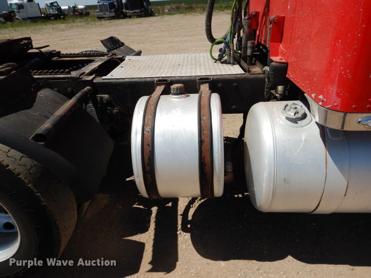 image for item GN9808 2000 Peterbilt 379EXHD semi truck