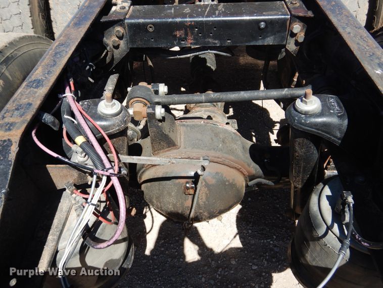 image for item GN9808 2000 Peterbilt 379EXHD semi truck