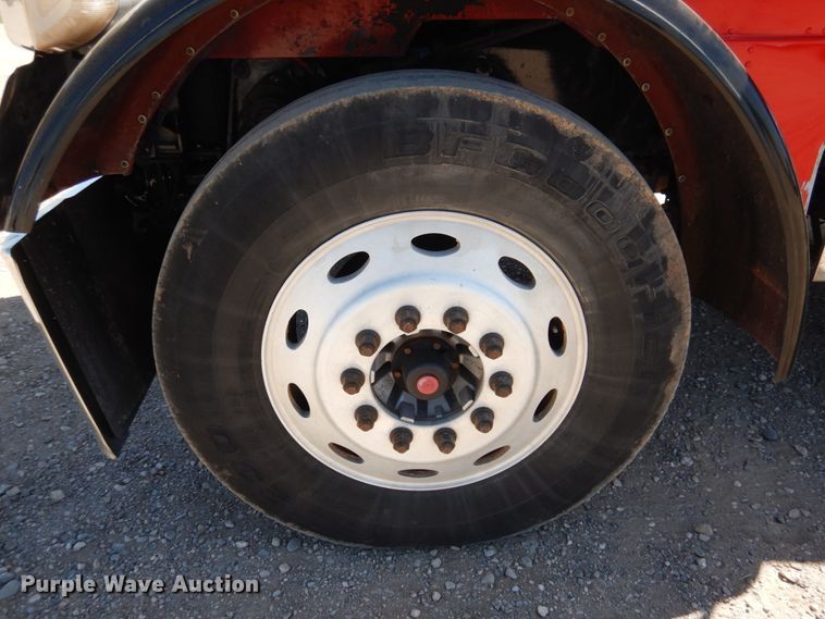 image for item GN9808 2000 Peterbilt 379EXHD semi truck