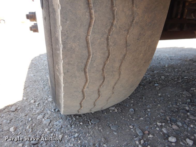 image for item GN9808 2000 Peterbilt 379EXHD semi truck