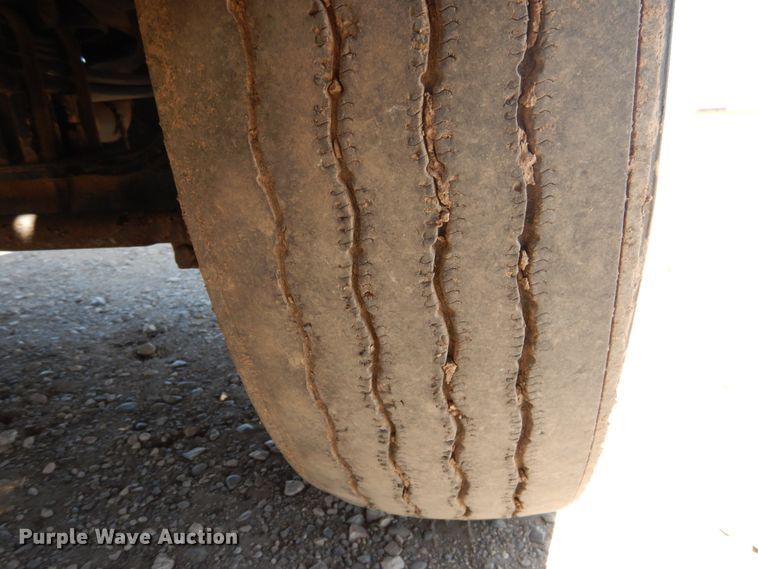 image for item GN9808 2000 Peterbilt 379EXHD semi truck