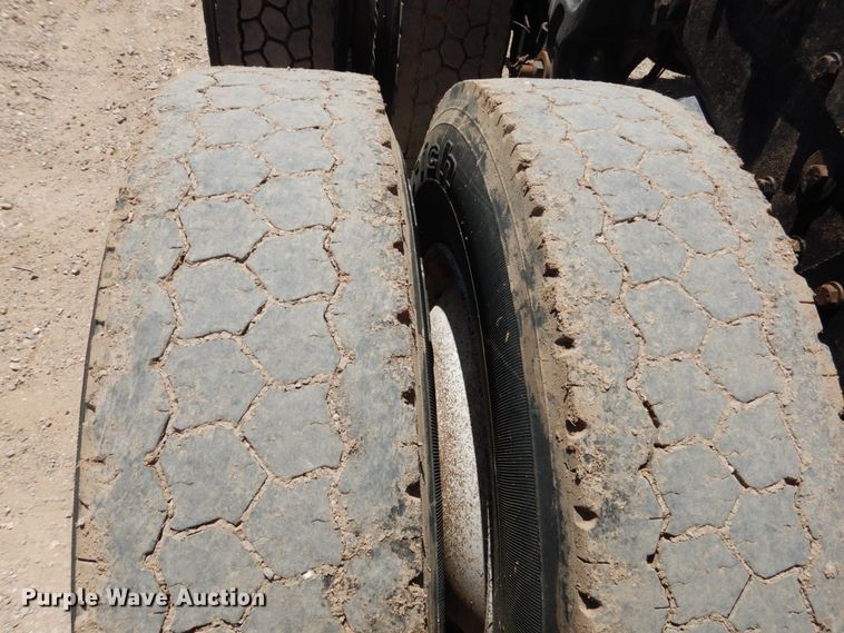 image for item GN9808 2000 Peterbilt 379EXHD semi truck