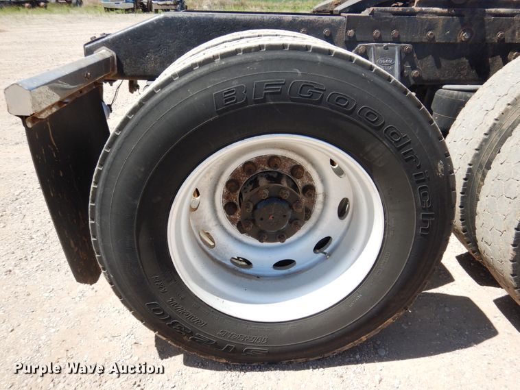 image for item GN9808 2000 Peterbilt 379EXHD semi truck