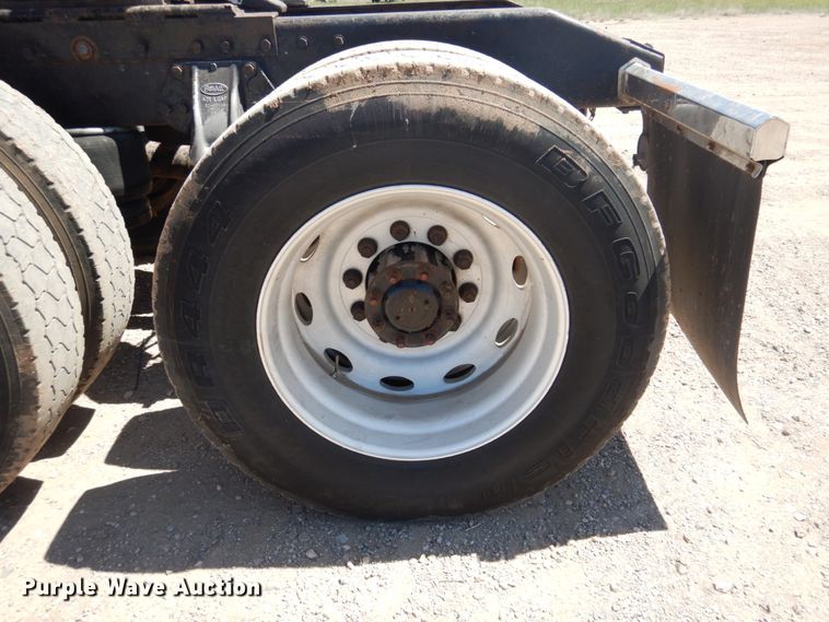 image for item GN9808 2000 Peterbilt 379EXHD semi truck