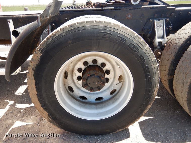 image for item GN9808 2000 Peterbilt 379EXHD semi truck