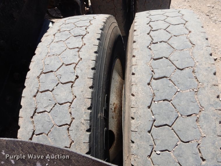 image for item GN9808 2000 Peterbilt 379EXHD semi truck