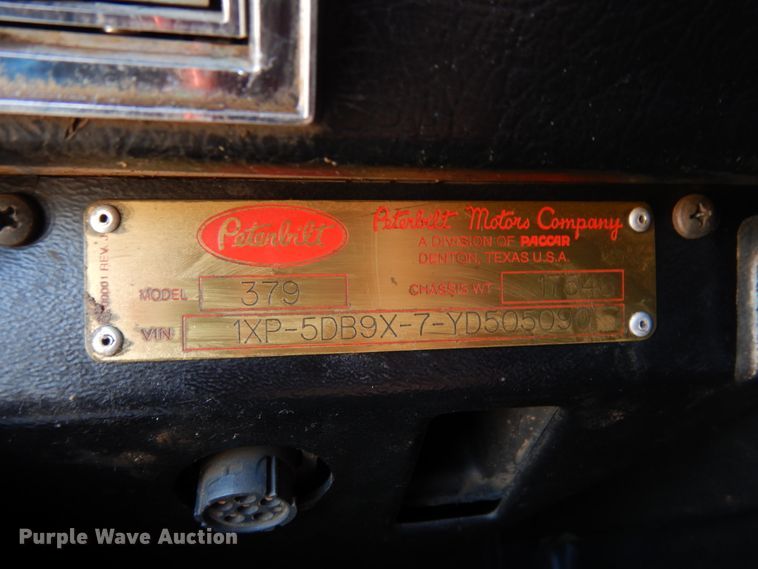 image for item GN9808 2000 Peterbilt 379EXHD semi truck