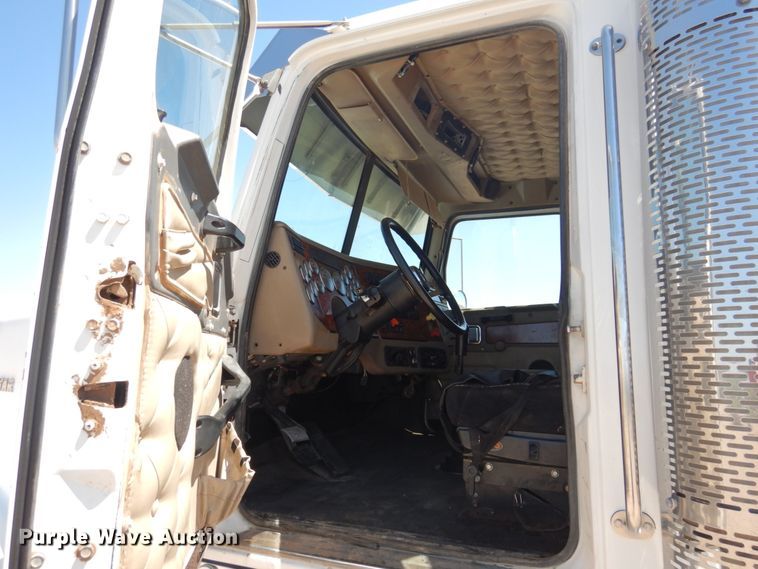 image for item GN9809 2006 Western Star 4900EX semi truck