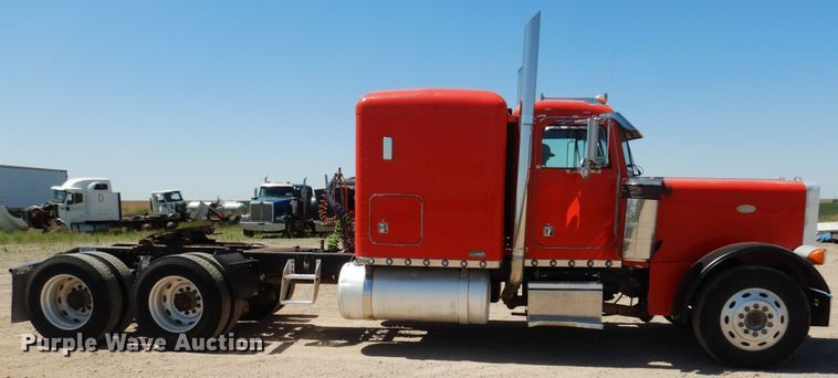 image for item GN9810 1996 Peterbilt 379EXHD semi truck