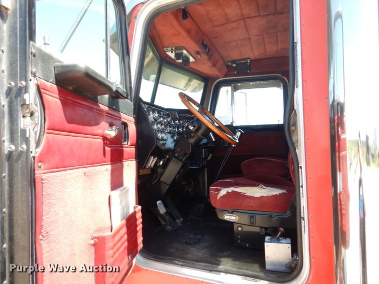 image for item GN9810 1996 Peterbilt 379EXHD semi truck