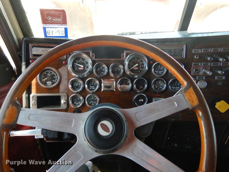 image for item GN9810 1996 Peterbilt 379EXHD semi truck