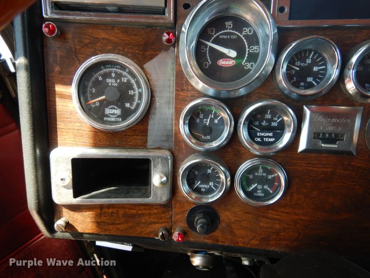 image for item GN9810 1996 Peterbilt 379EXHD semi truck