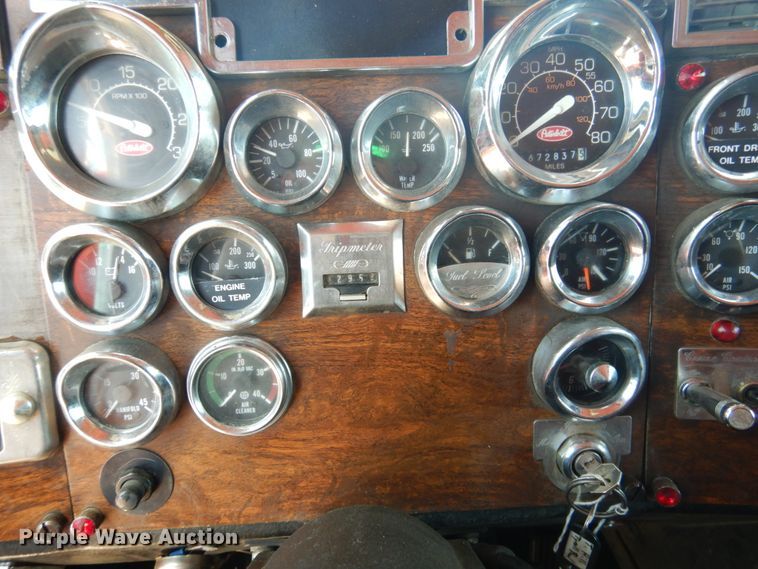 image for item GN9810 1996 Peterbilt 379EXHD semi truck