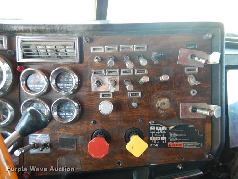 image for item GN9810 1996 Peterbilt 379EXHD semi truck