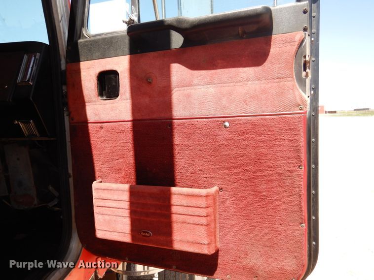 image for item GN9810 1996 Peterbilt 379EXHD semi truck