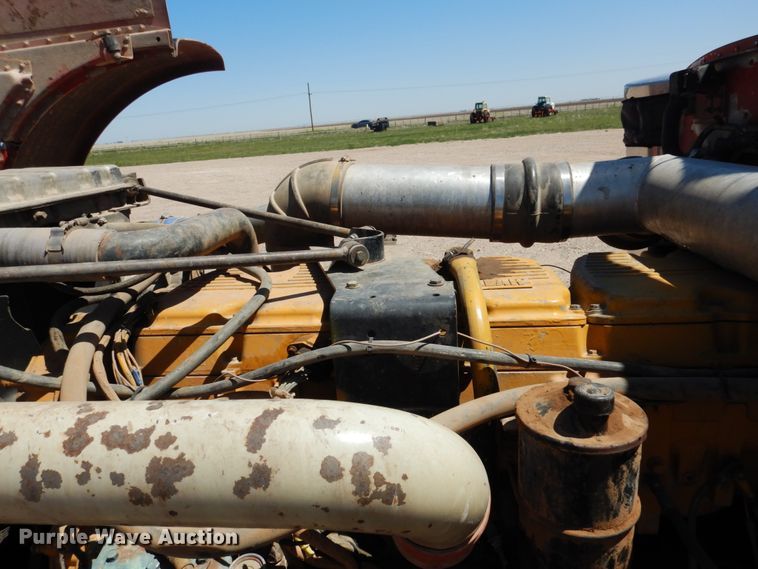 image for item GN9810 1996 Peterbilt 379EXHD semi truck