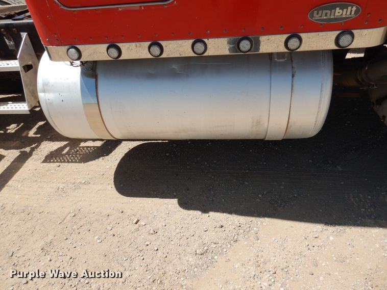 image for item GN9810 1996 Peterbilt 379EXHD semi truck