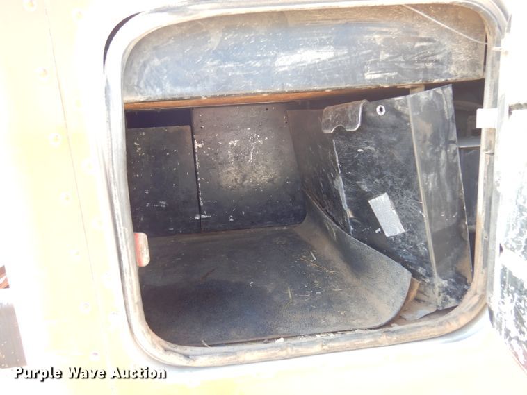 image for item GN9810 1996 Peterbilt 379EXHD semi truck