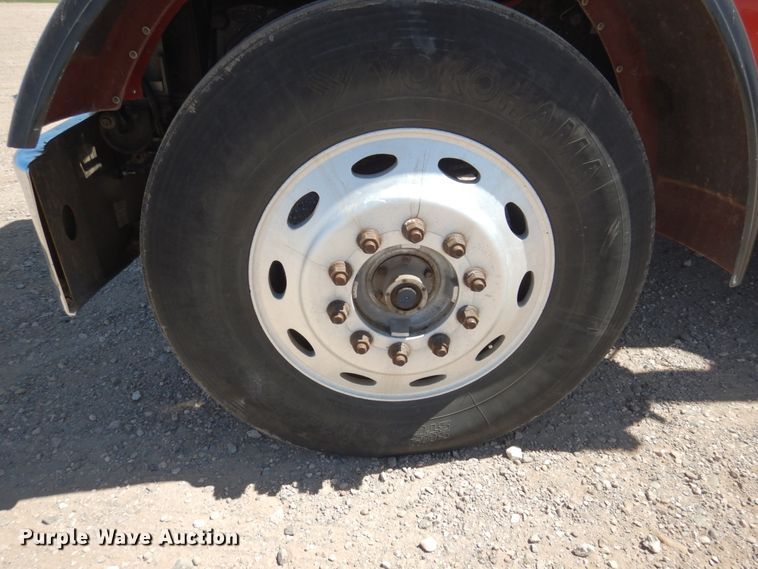 image for item GN9810 1996 Peterbilt 379EXHD semi truck