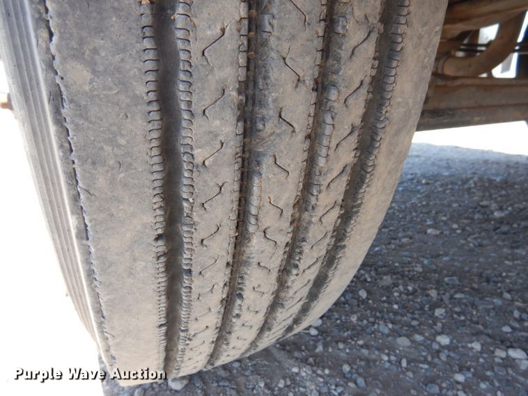 image for item GN9810 1996 Peterbilt 379EXHD semi truck