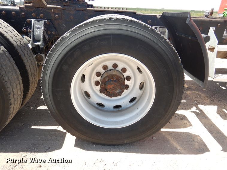 image for item GN9810 1996 Peterbilt 379EXHD semi truck