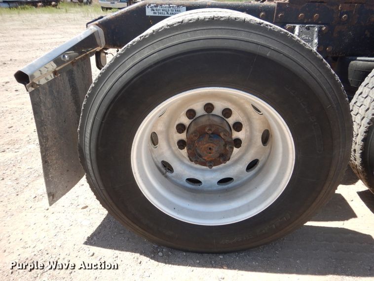 image for item GN9810 1996 Peterbilt 379EXHD semi truck