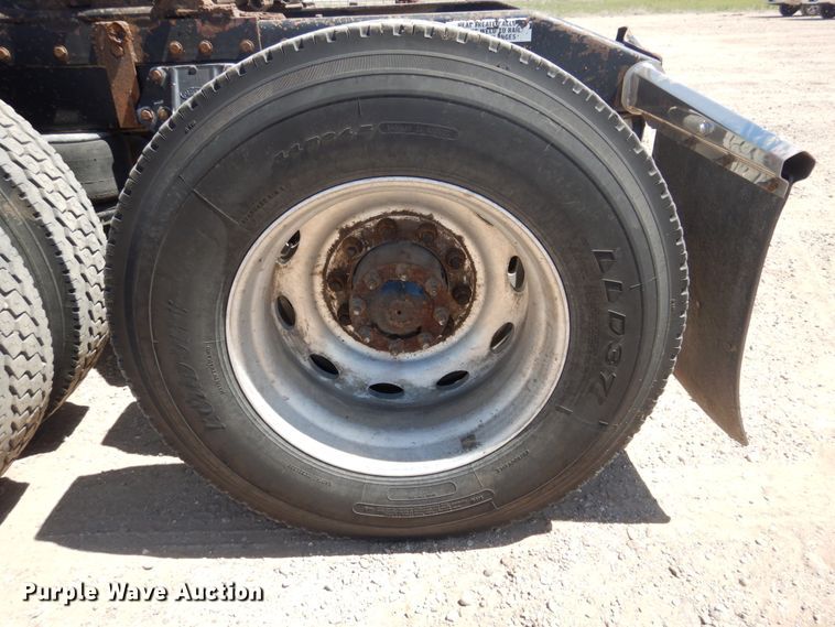 image for item GN9810 1996 Peterbilt 379EXHD semi truck