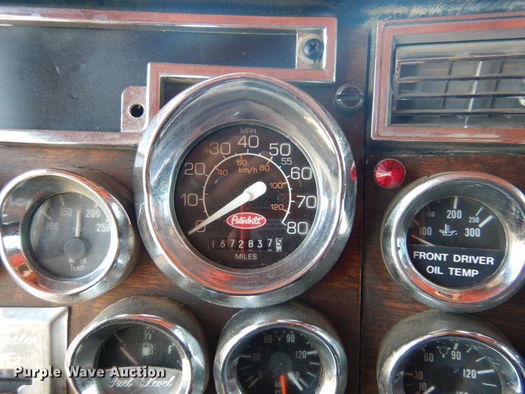 image for item GN9810 1996 Peterbilt 379EXHD semi truck