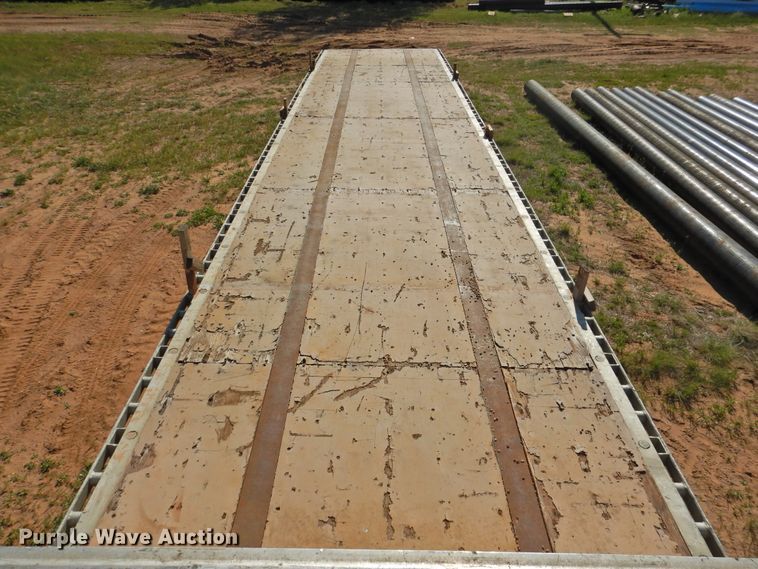 image for item GN9816 2007 Wilson CFD900 drop deck trailer