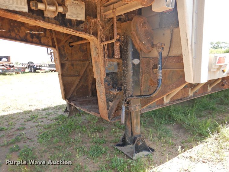 image for item GN9816 2007 Wilson CFD900 drop deck trailer