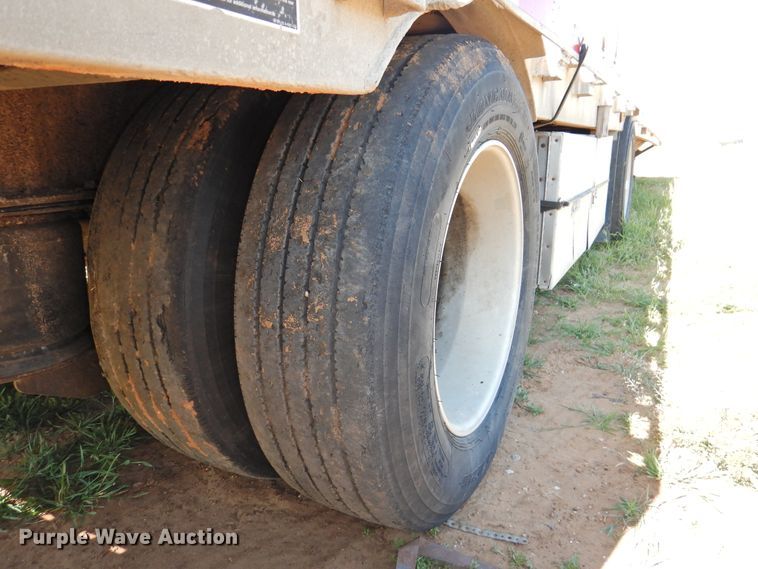 image for item GN9816 2007 Wilson CFD900 drop deck trailer