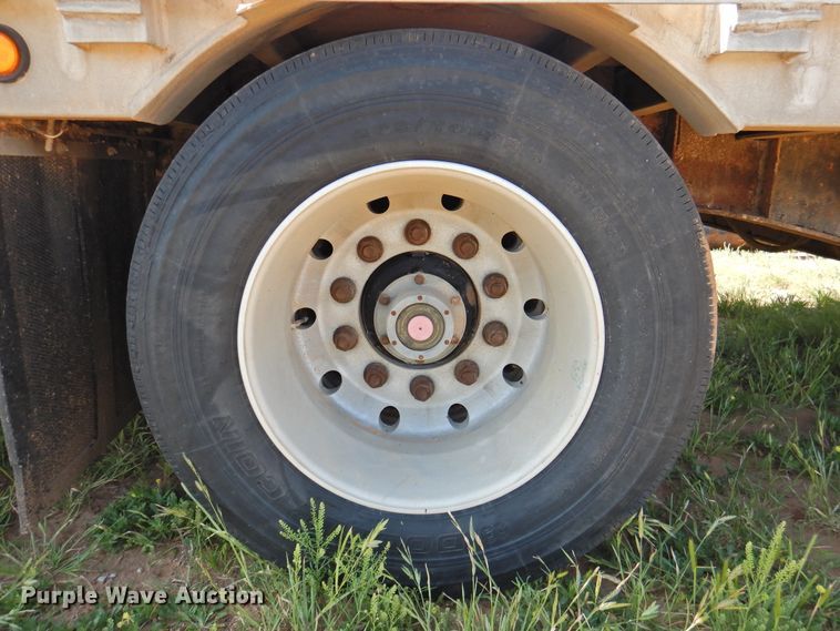 image for item GN9816 2007 Wilson CFD900 drop deck trailer