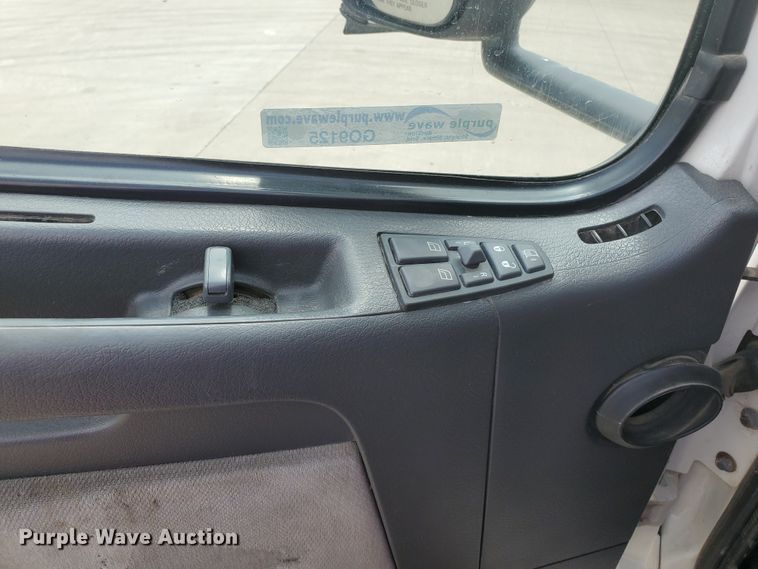 image for item GO9125 2005 Volvo VN semi truck