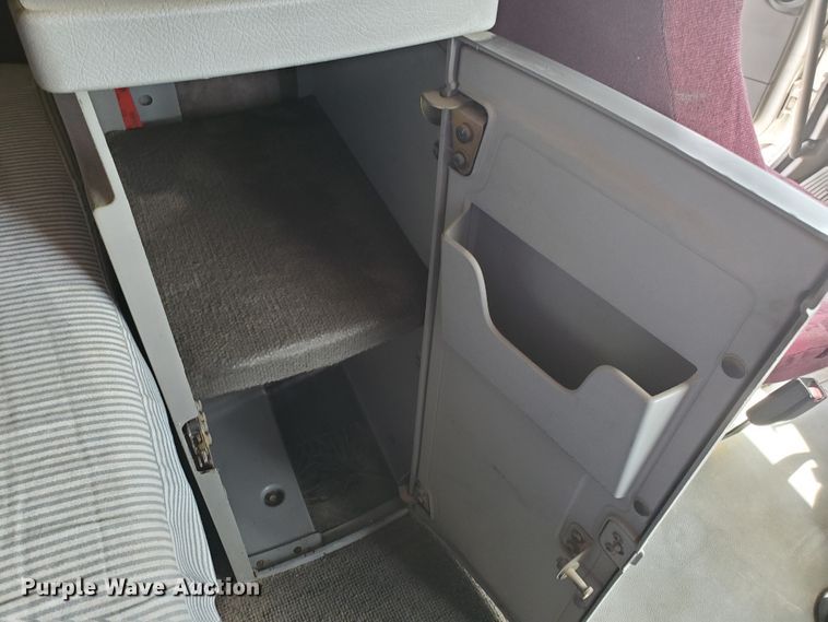 image for item GO9125 2005 Volvo VN semi truck