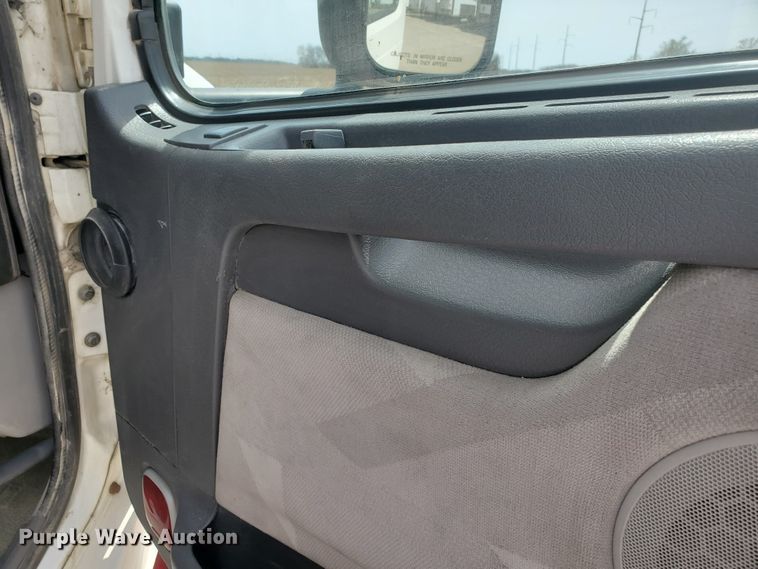 image for item GO9125 2005 Volvo VN semi truck