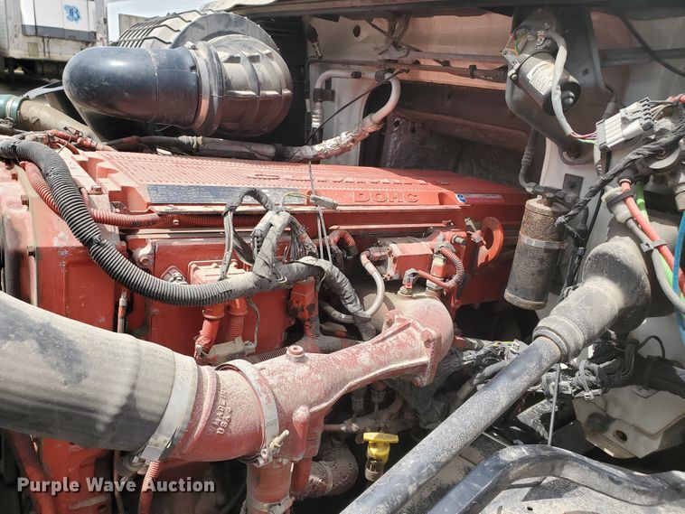 image for item GO9125 2005 Volvo VN semi truck