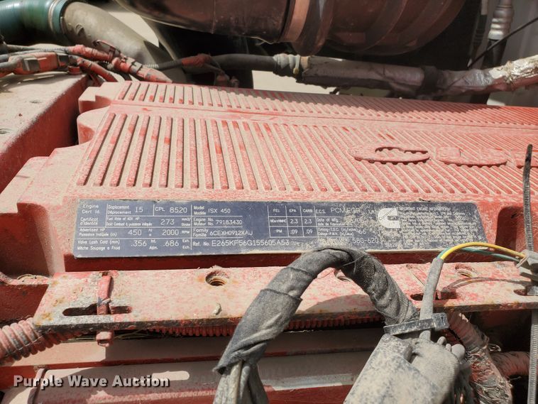 image for item GO9125 2005 Volvo VN semi truck