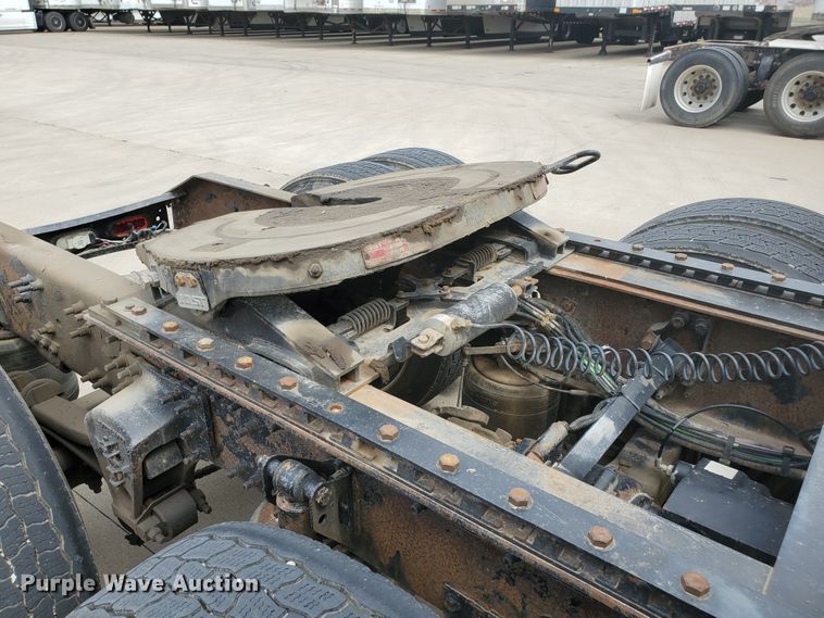 image for item GO9125 2005 Volvo VN semi truck