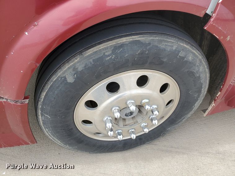 image for item GO9125 2005 Volvo VN semi truck