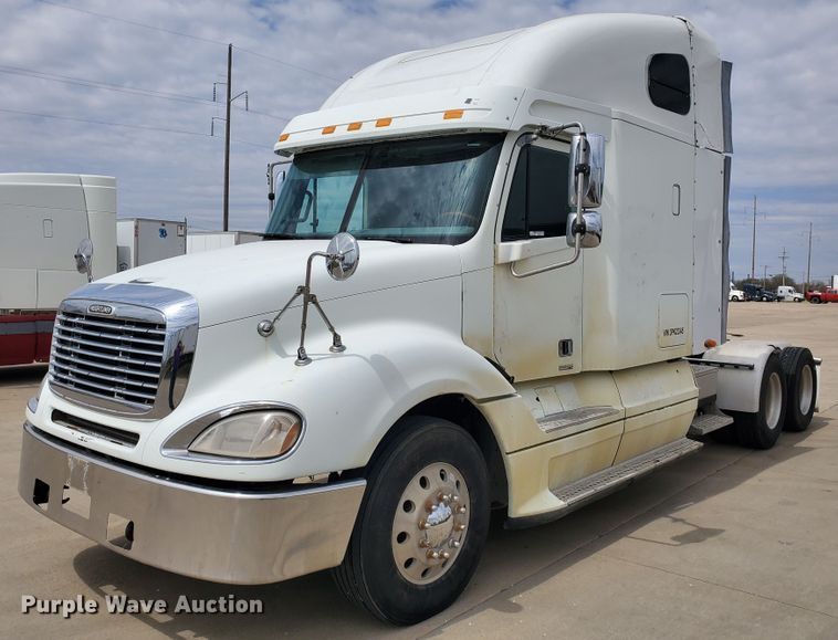 image for item GO9132 2003 Freightliner Columbia semi truck