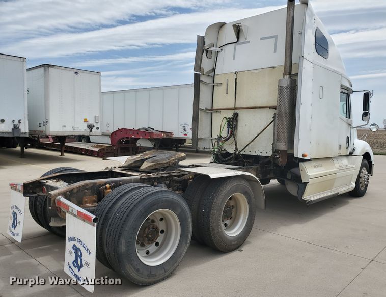 image for item GO9132 2003 Freightliner Columbia semi truck