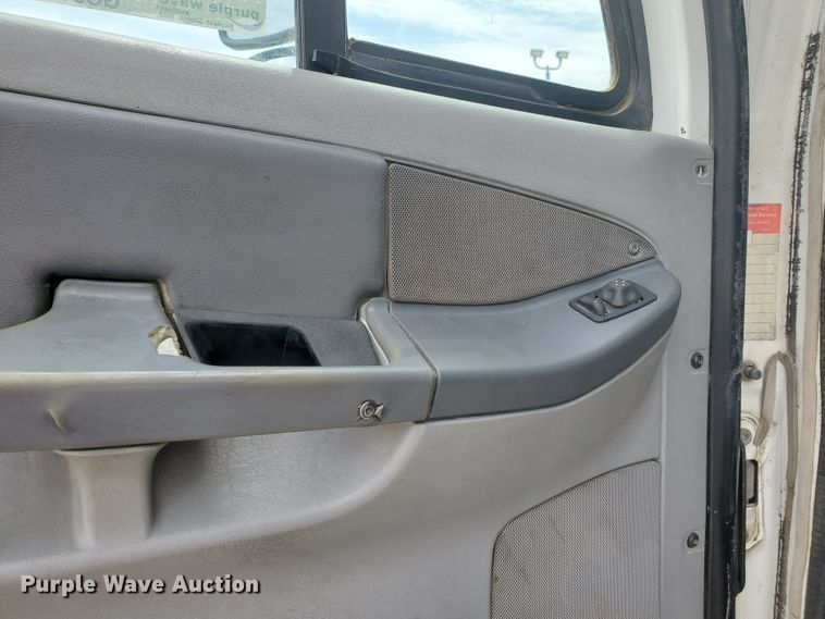 image for item GO9132 2003 Freightliner Columbia semi truck