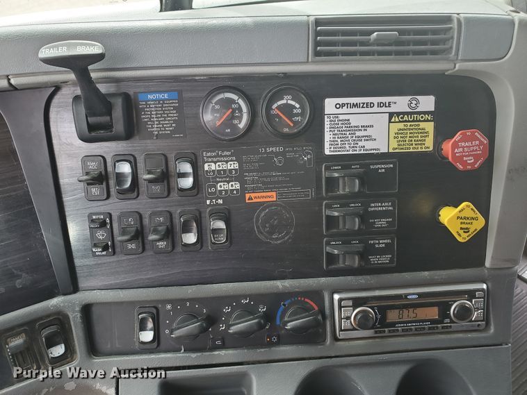 image for item GO9132 2003 Freightliner Columbia semi truck