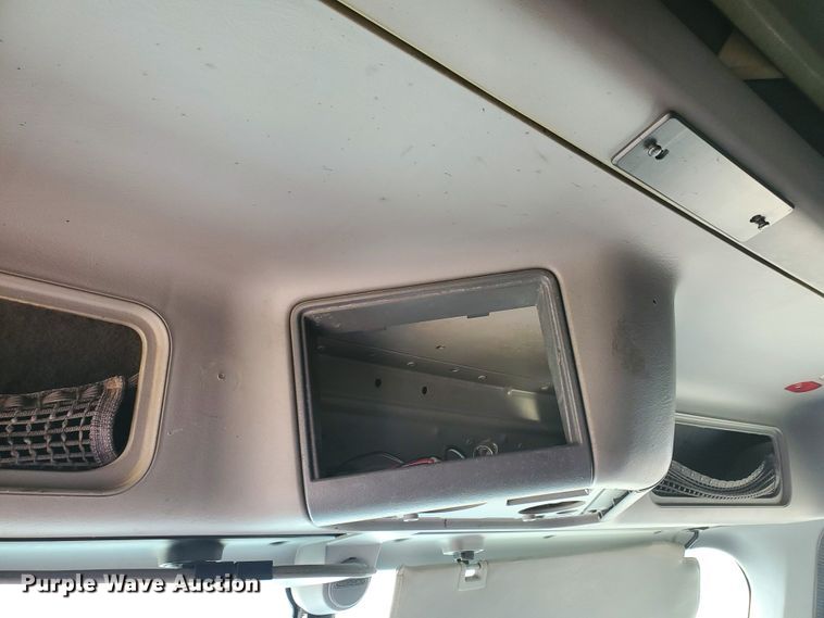 image for item GO9132 2003 Freightliner Columbia semi truck