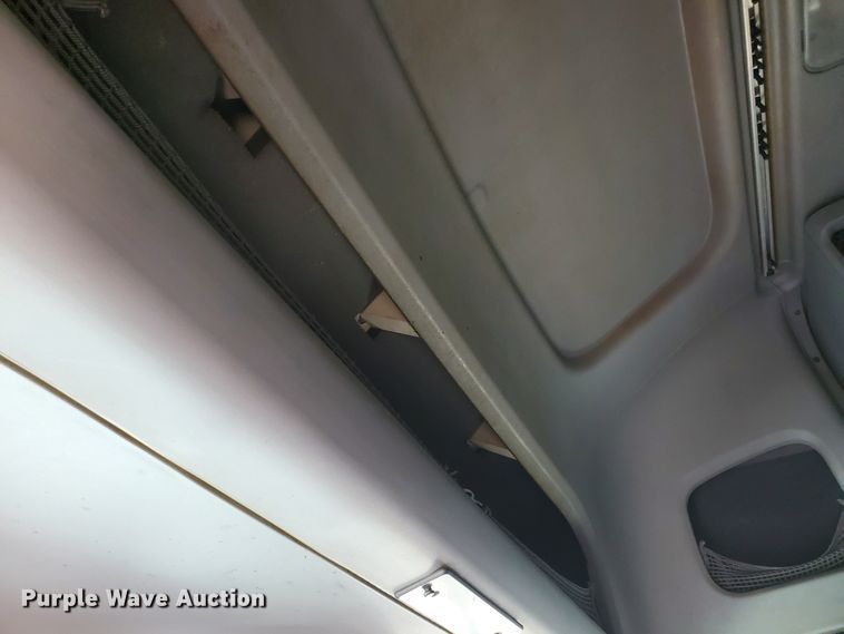 image for item GO9132 2003 Freightliner Columbia semi truck