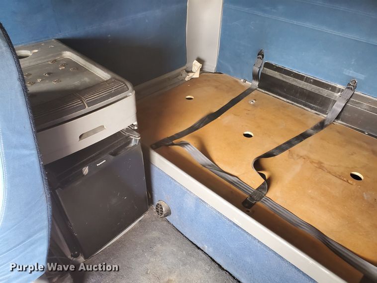 image for item GO9132 2003 Freightliner Columbia semi truck