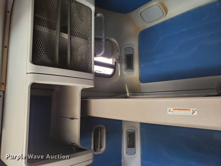 image for item GO9132 2003 Freightliner Columbia semi truck